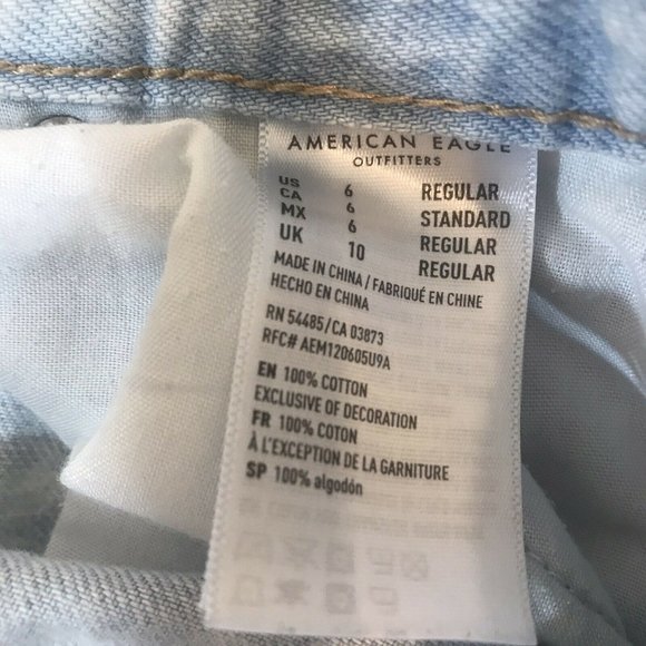American Eagle Womens Size 6 Light Wash Distressed Ripped Raw Hem Mom Jean - Picture 7 of 7